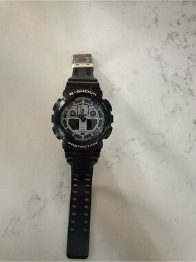Casio G-SHOCK Black Men's Digital-Analog Sport Watch